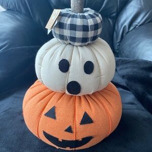 NWT MUD PIE pumkin Stack Decor